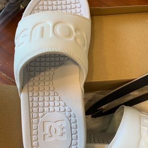 dc shoes mens flip flops